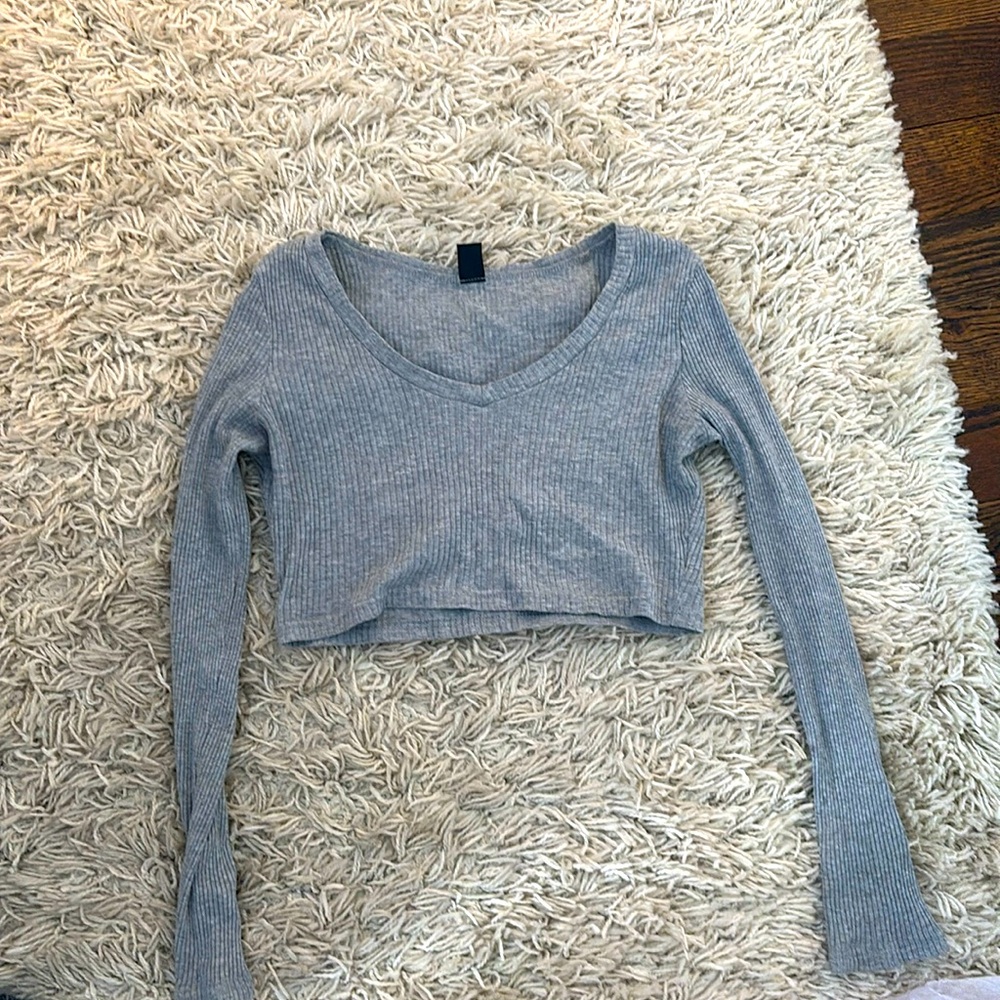 Size s/m cropped gray Longsleve
